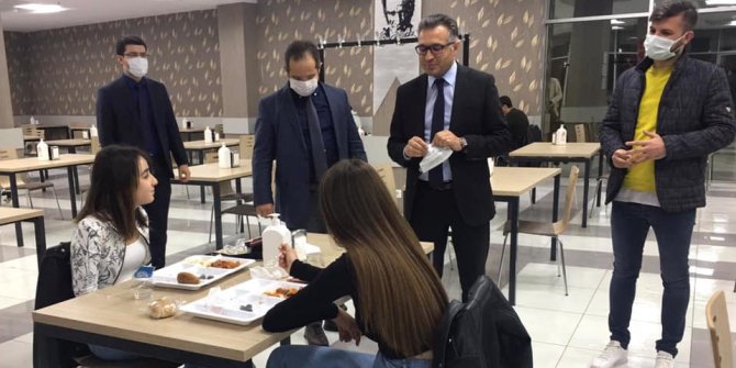Rektör Aksoy öğrencilerle iftar yaptı