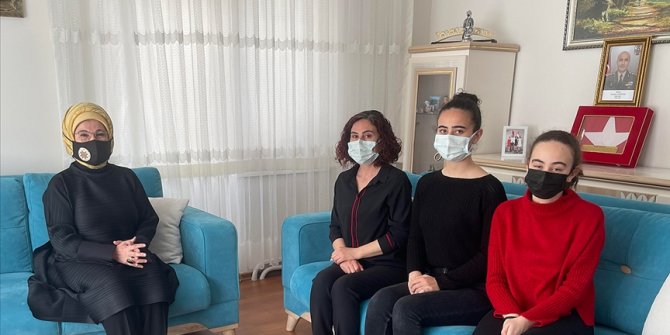 Emine Erdoğan'dan Bitlis şehidinin ailesine taziye ziyareti