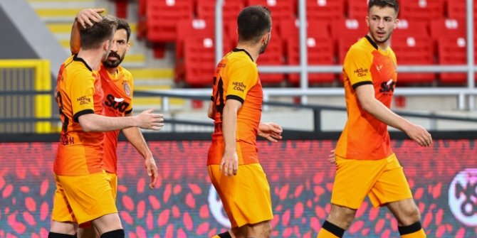 Galatasaray'da forvet değişmeyecek