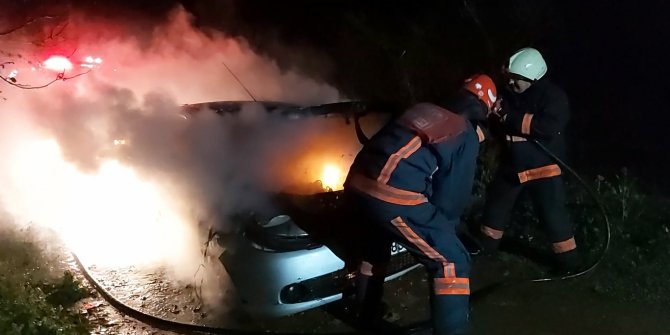 Tanıdığından aldığı emanet otomobil alevlere teslim oldu