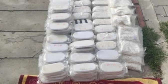 Otomobilin zulasından uyuşturucu çıktı