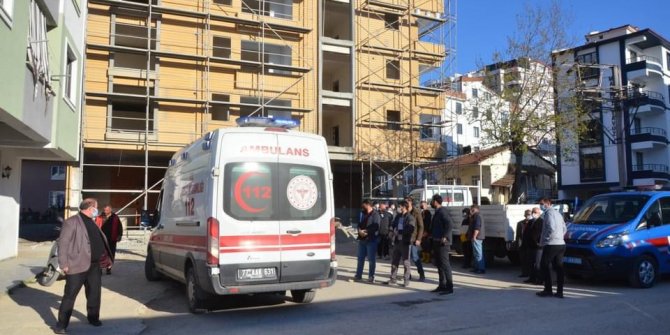 İnşaatın 5'inci kattaki iskelesinden düşen işçi hayatını kaybetti