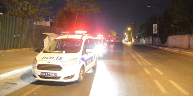 Dur ihtarına uymayan şüpheliler polise ateş açtı: 2 polis yaralı