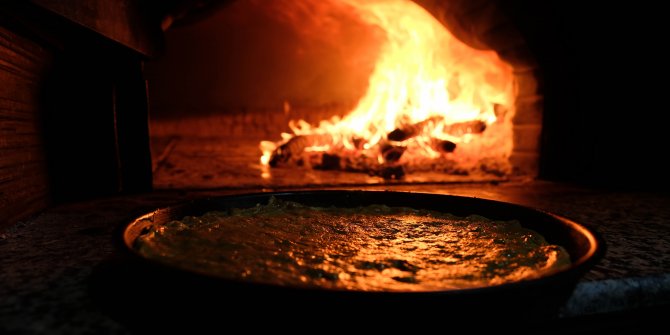 Konya'da ramazanın vazgeçilmez lezzeti, tahinli pide