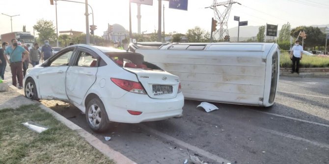 Aydın'da otomobille panelvan araç çarpıştı: 4 yaralı