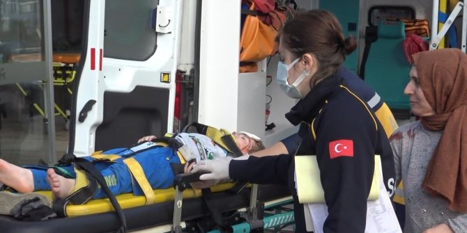 Evin önünde oynayan çocuğa otomobil çarptı