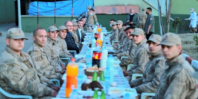 Cumhurbaşkanı Erdoğan'dan Mehmetçik'e sürpriz