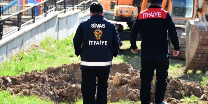 İş makinesi doğal gaz borusunu kopardı, yayılan koku panik yarattı