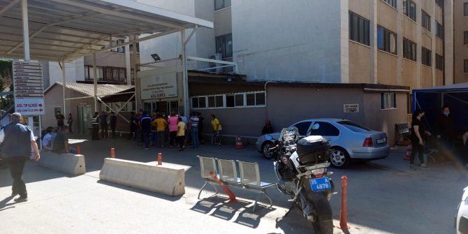 İzmir'de husumetliler arasında silahlı kavga: 5 yaralı