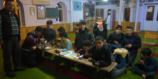 Cami imamının bilgisayar çağrısına vatandaşlar kayıtsız kalmadı