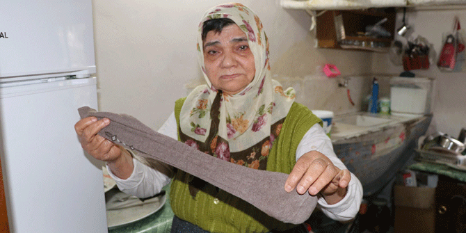 Çorapta sakladığı altın ve paraları dolandırıcılara kaptırdı