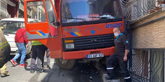 Freni boşalan kamyonet dehşet saçtı