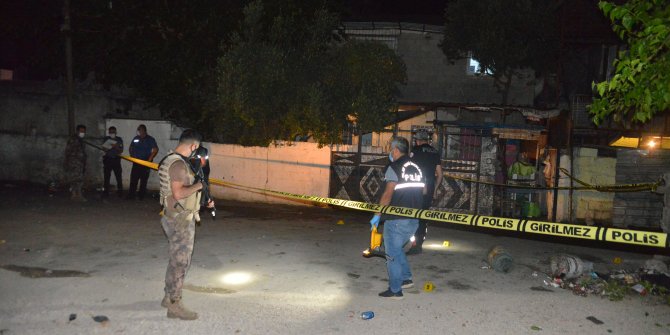 Sokak ortasında silahlı saldırıya uğradı, başından vuruldu