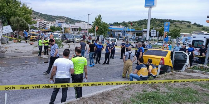 Taksiye çarpan TIR, kaldırımdaki yayaların üzerine devrildi: 2 ölü, 5 yaralı
