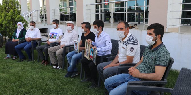 Evlat nöbetindeki baba: Sizler gelene kadar biz buradayız