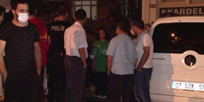 Çalıntı araçla evin bahçesine daldılar: Çocuklar ölümden kıl payı kurtuldu