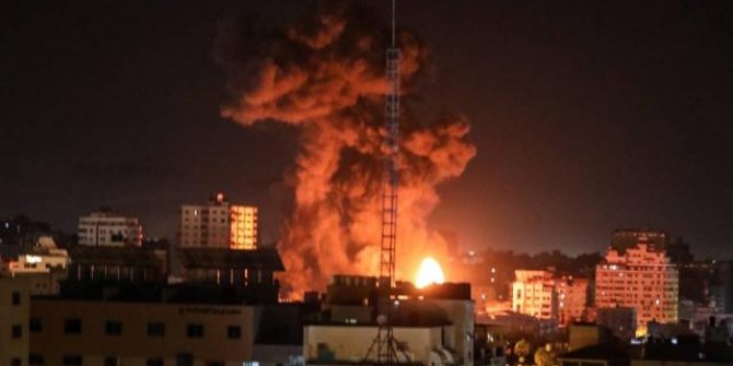 İsrail Gazze'nin çeşitli noktalarına yoğun saldırılar düzenledi