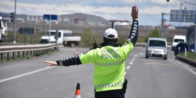 İstanbul'da trafik denetimlerinde 16 bin 601 sürücüye ceza