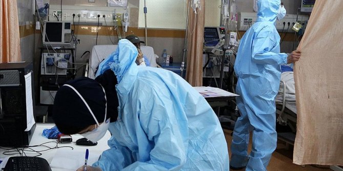 İran'da son 24 saatte 310 kişi Kovid-19'dan hayatını kaybetti