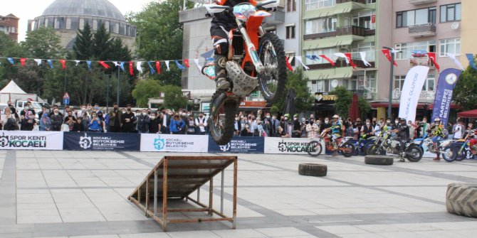 Motosikletçi dünya rekoru kırmak isterken hayatını kaybetti