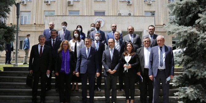 Bakan Pakdemirli, Gürcistan Çevre Koruma ve Tarım Bakanı Davitaşvili ile görüştü