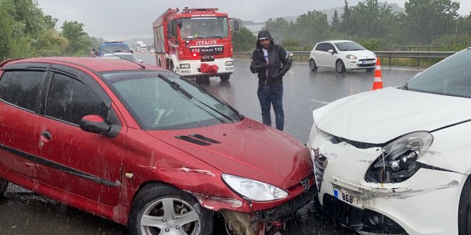 Sekiz farklı kazaya 25 araç karıştı, 8 kişi yaralandı