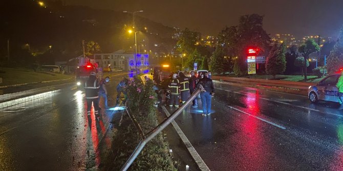 Yağmurda kayganlaşan yol kazaya neden oldu: 2 yaralı