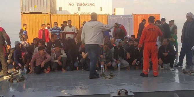 Türk kaptan Akdeniz'de 97 göçmeni kurtardı