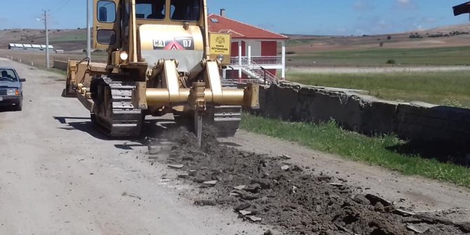 Cihanbeyli’de yol seferberliği sürüyor