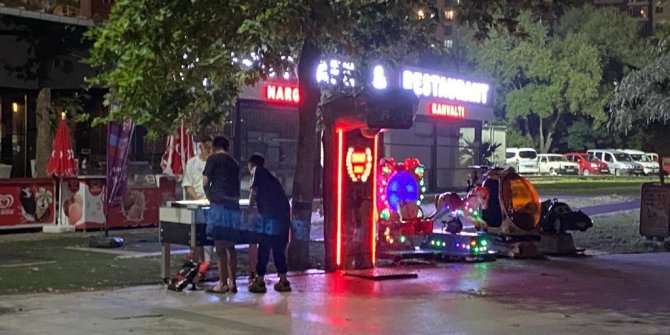 Kısıtlama saatinde sahilde oyun oynadılar