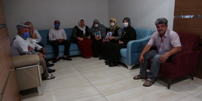 Evlat nöbetindeki aileler kısıtlamaya rağmen direnişlerini sürdürüyor