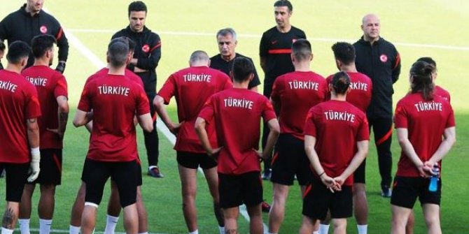 Milli Takım'da iki futbolcu birbirine girdi!