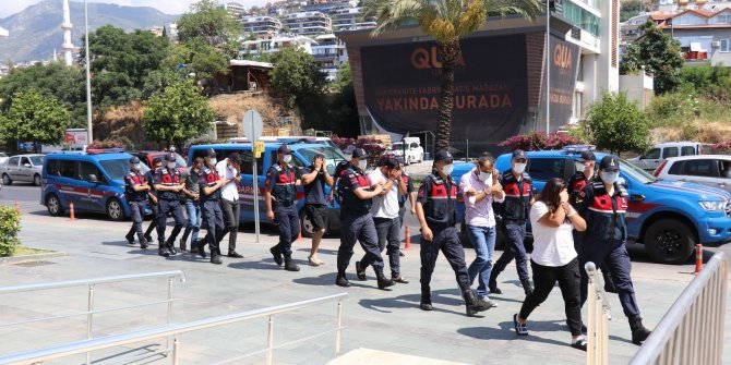 Antalya’da insan tacirlerine operasyonda 6 tutuklama