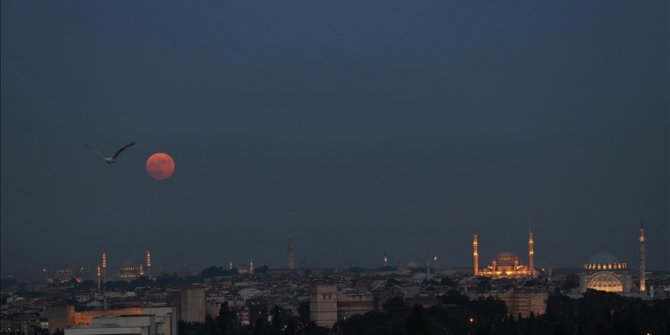 Pun Mjesec Istanbulu dao poseban šarm