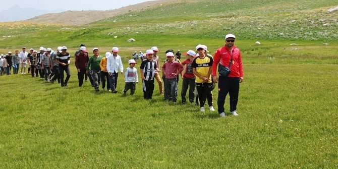 Berçelan Yaylası’nda doğa yürüyüşü