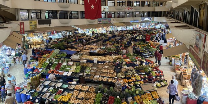 Konya'da gıda dolabına giren gence esnaf tepkili