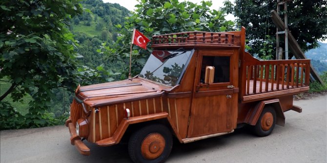 Turska: Stolar od starog automobila napravio drveni kamionet