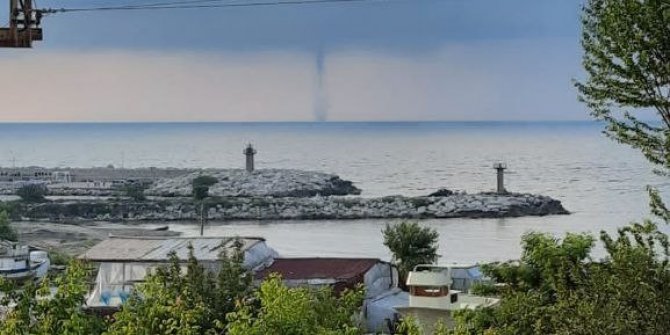 Tekkeönü sahilinde hortum oluştu