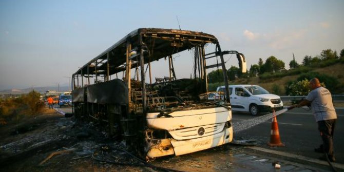 Seyir halindeki yolcu otobüsü yandı