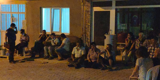 Boğduğu annesinin boğazını kesti