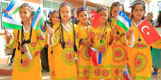 Özbekistan Rusça olan resmî dilini Türkçe olarak değiştirdi