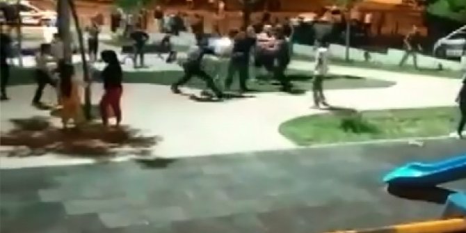 Çocukların kavgasına aileler de katıldı; mahalle savaş alanına döndü
