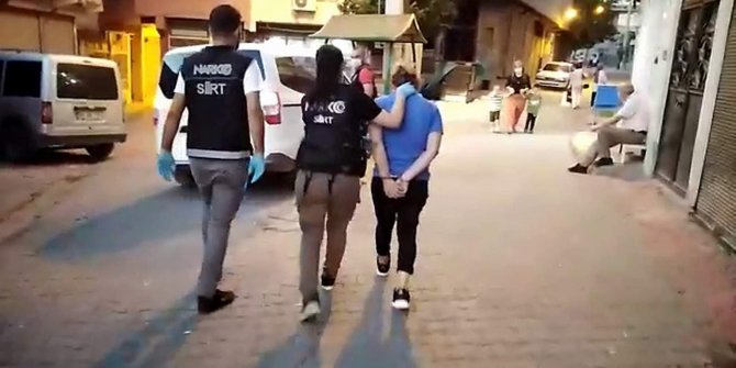 Evinde uyuşturucu yakalanan kadın gözaltına alındı