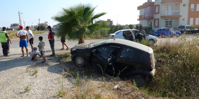 Trafik kazası sonrası araçtan çıkıp oyunlarına devam ettiler