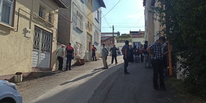 Tartıştığı eşini bıçaklayarak öldürdü
