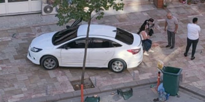Kazada fırlayan beton bariyerden son anda kaçtı