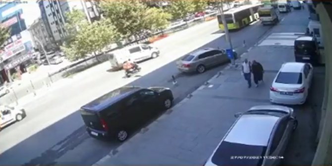 Otobüsün altına giren motokurye ölümden döndü