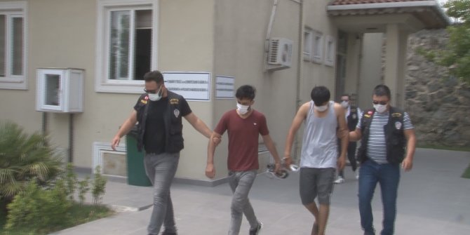 Afganların gasp dehşeti: Kırmızı saplı bıçak gaspçıları ele verdi