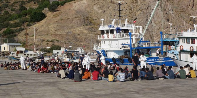Ayvacık açıklarında teknede 231 kaçak göçmen yakalandı