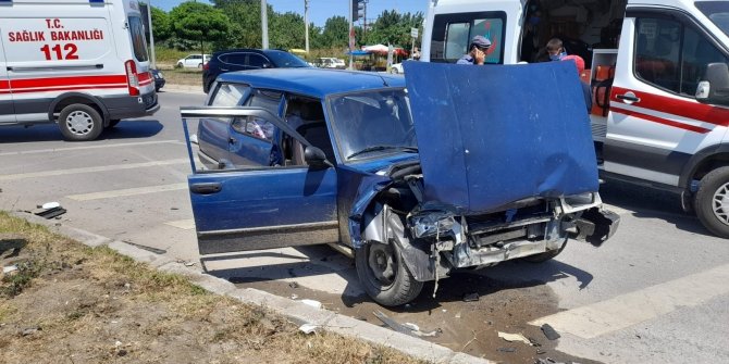 İki otomobil çarpıştı: 7 yaralı